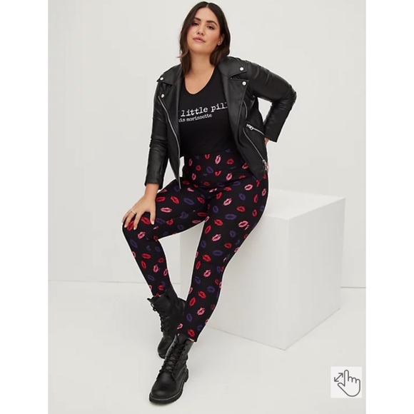 NWT TORRID Pocket Pixie Pant - Luxe Ponte Lips Black - Picture 2 of 8